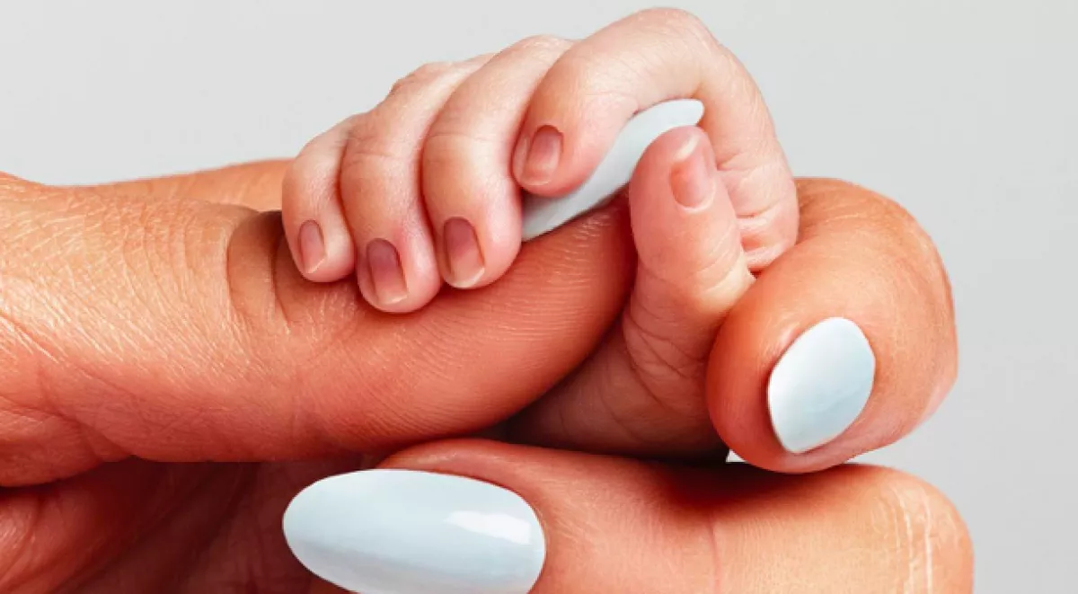 A rajongók is megdöbbentek: anya lett a milliárdos botrányhősnő - Fotó