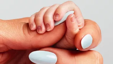 A rajongók is megdöbbentek: anya lett a milliárdos botrányhősnő - Fotó