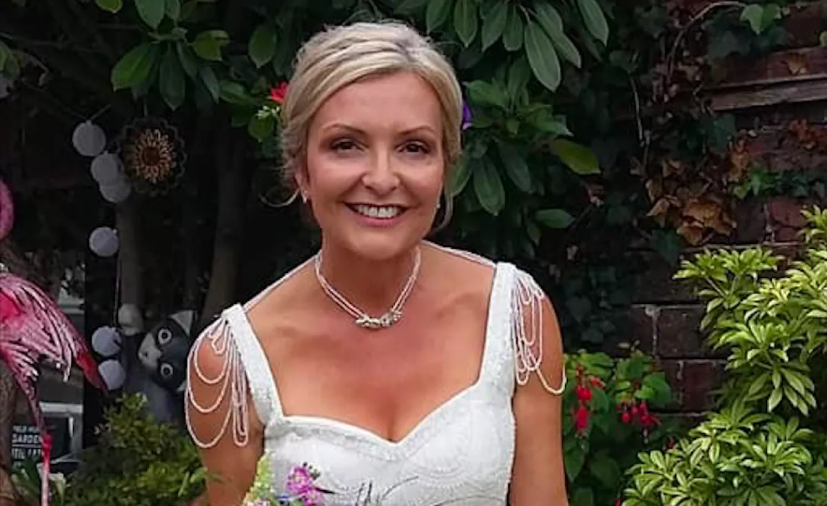 Egy évig nem vette le a menyasszonyi ruháját ez a nő, majd szomorú bejelentést tett - Fotók