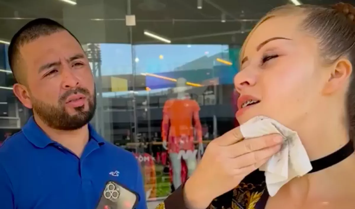 Az utcán törölte le a sminkjét a lány, a pasija meg azonnal kidobta - Videó