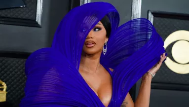 Félmeztelen Pierot, fekete latex - íme a Grammy-gála legemlékezetesebb ruhái - Fotók