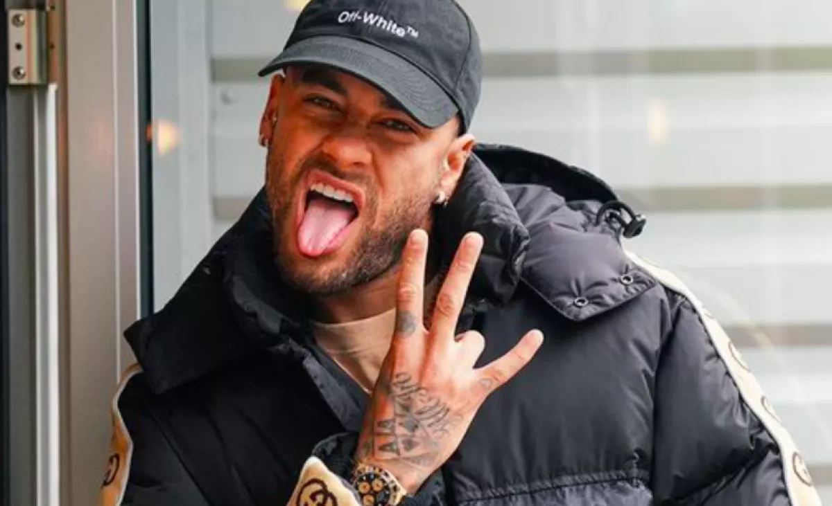 Szülinapján buktatta le Neymart a sztármodell - Forró csókjukról posztolt az Instán