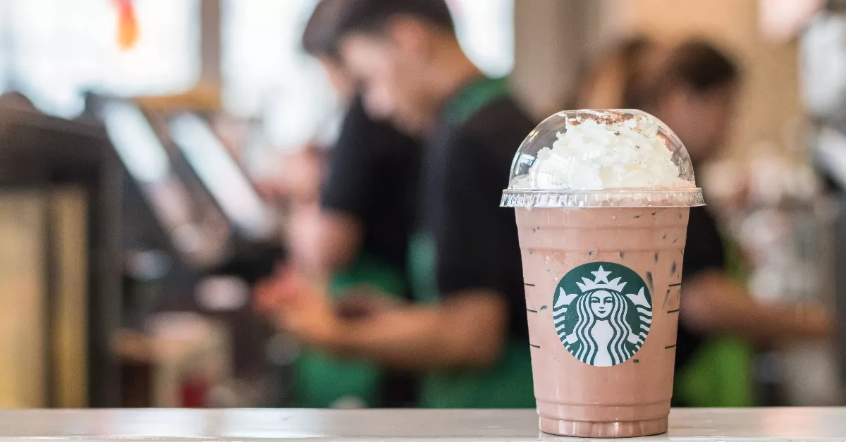 Sokkot kapott a pár, amikor megkapta ezt a számlát a Starbucks-ban - Fotó