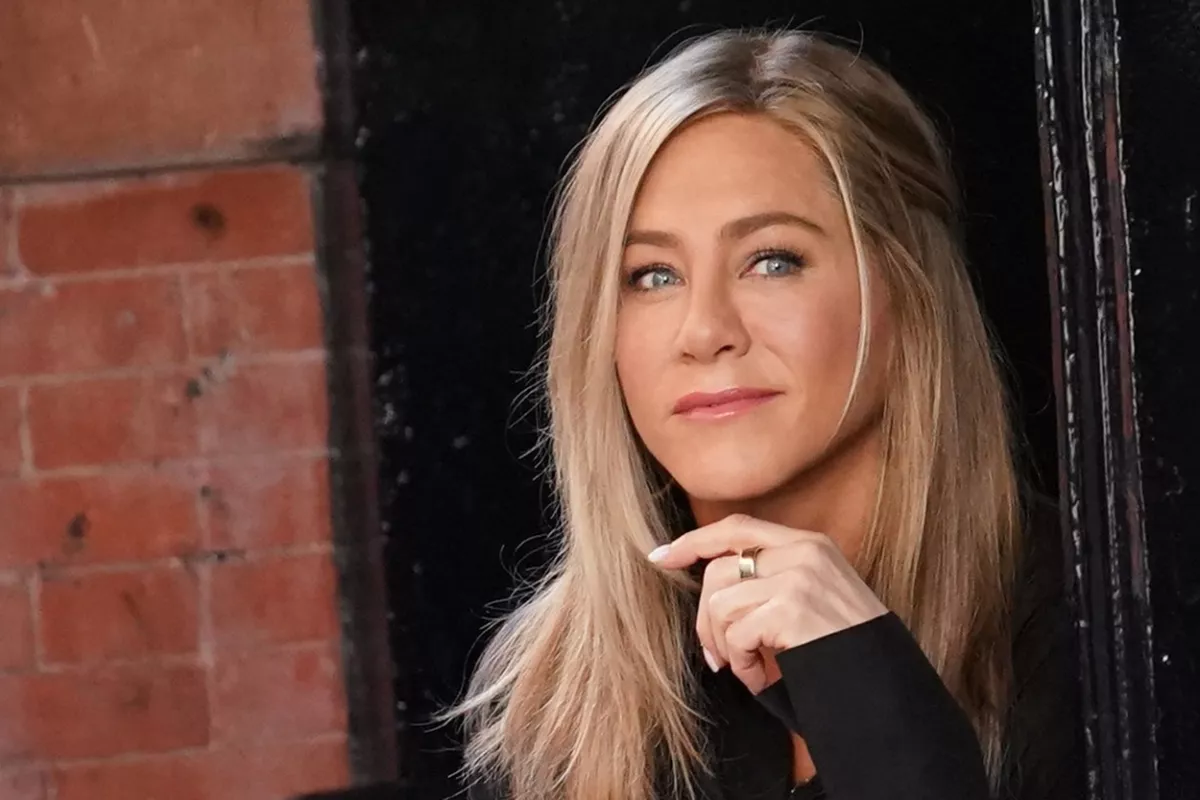 Robbant a bomba: ezzel a 25 évvel fiatalabb sztárral randizik Jennifer Aniston - Fotók