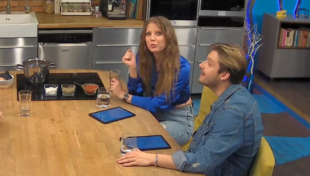 "Hova lett Szabó Zsófi szemöldöke?" - Meglepő külső élő adásban - Fotók