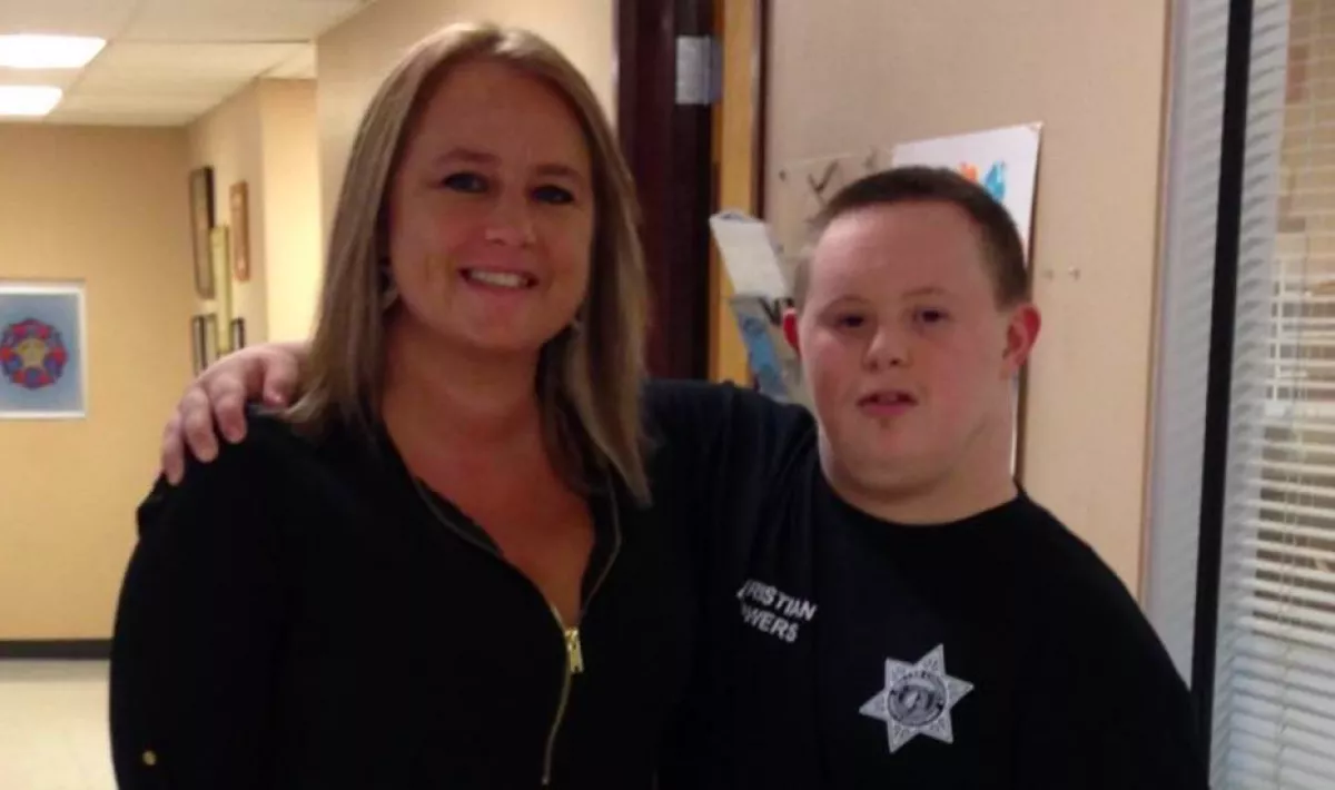 Csodát emlegetnek: döbbenet, miért kínált pénzt a Down-szindrómás fiú anyja - Fotók