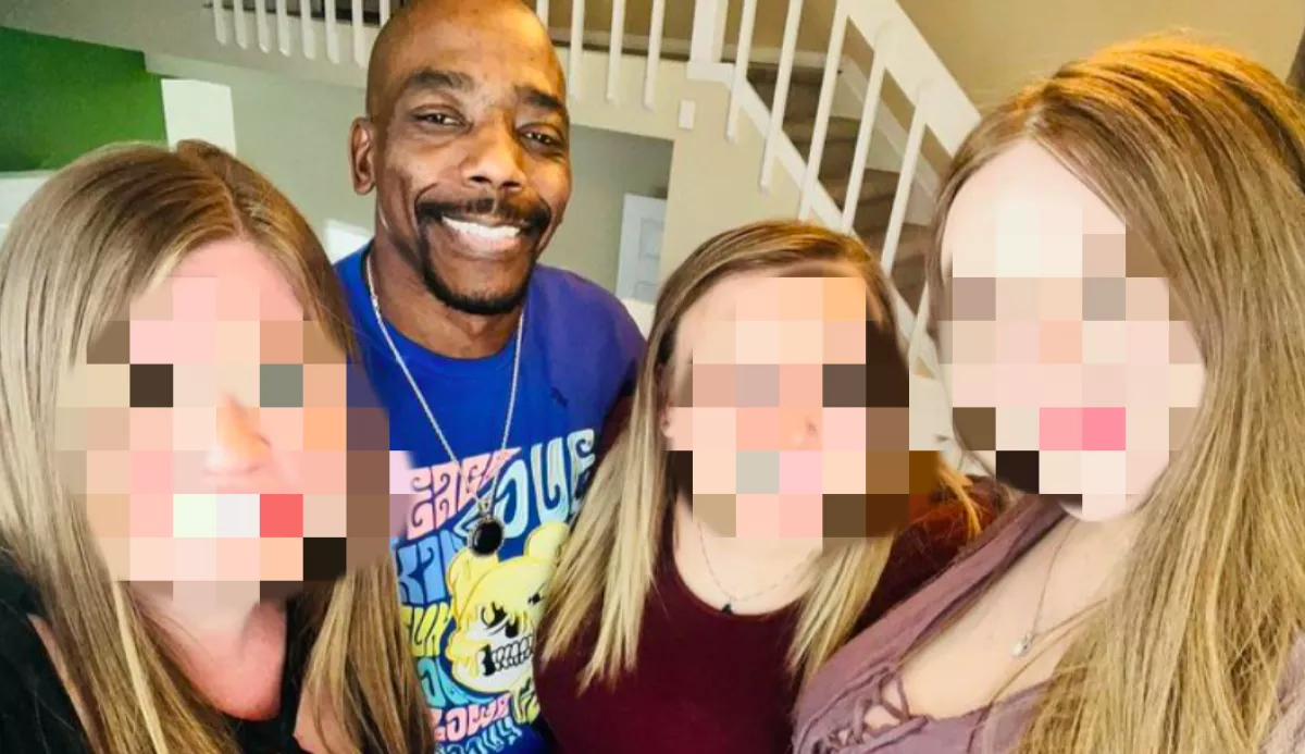 Három felesége dolgozik, közben ő meg ezt csinálja - Felrobbant a net - Fotók