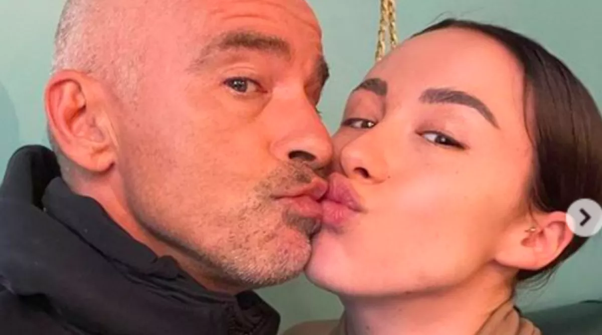 Babapocakjával, bikiniben provokál Eros Ramazotti lánya - Fotók