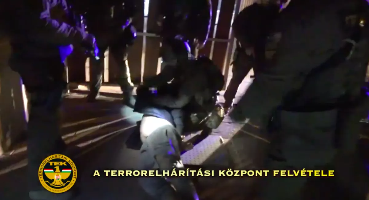 Dávidért és Klaudiáért a TEK ment, a lányt azonnal a börtönbe vitték - Fotók