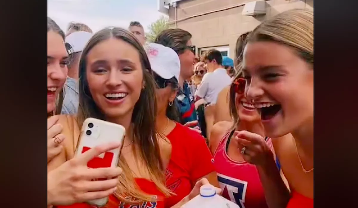 "Borg" - Őrült ivási Tik-Tok kihívás miatt kerülnek sorra kórházba a tinédzserek - Videók