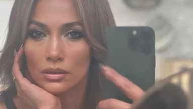 Leesett a filter J-Lo arcáról, amikor élőzés közben megmozdult - Így reagált a világ - Videó