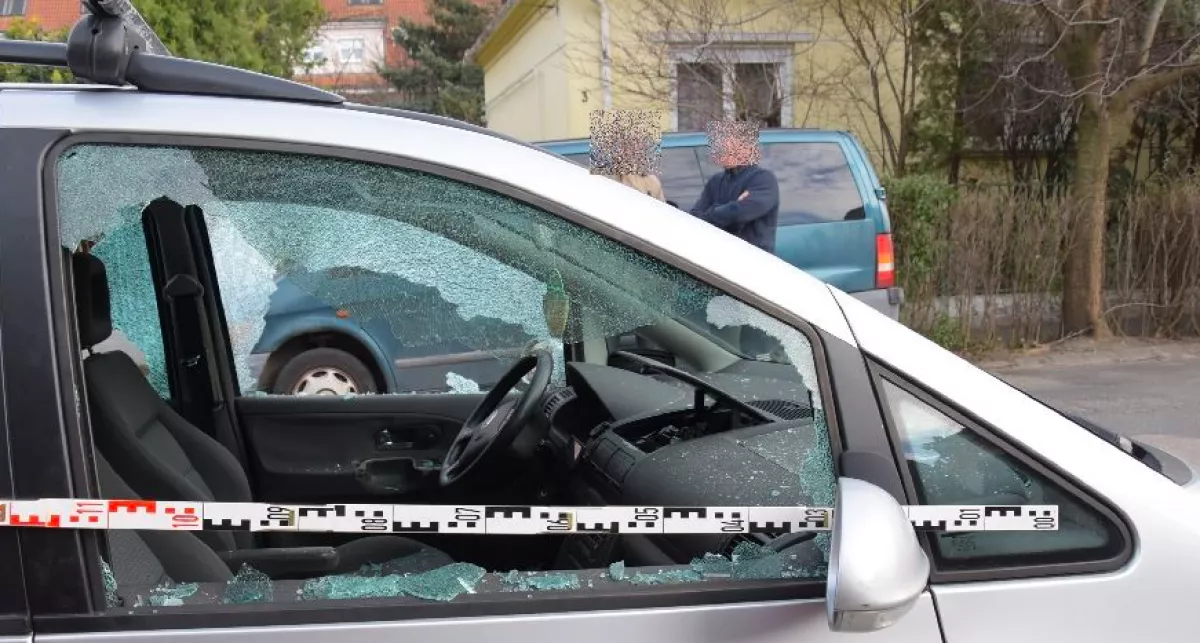 Férfi ismerőse autóján akart bosszút állni a 36 éves vági nő, de alaposan mellényúlt - Fotók