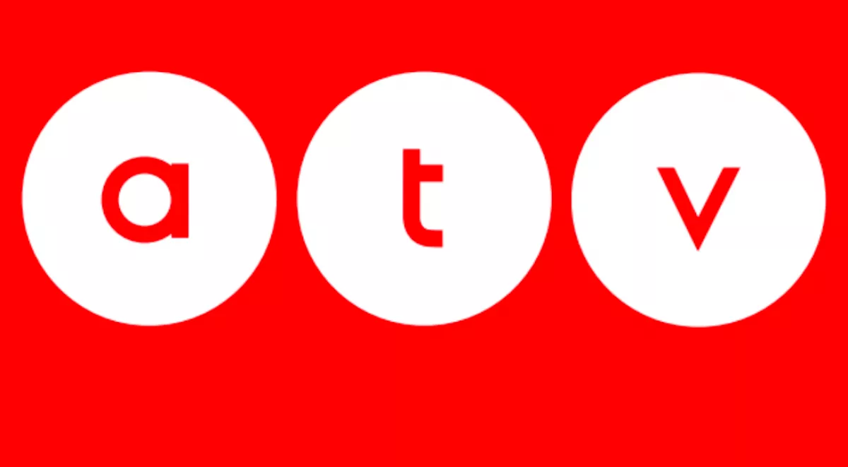 A Facebook-on közölték: két műsorvezető tér ma vissza az ATV-re