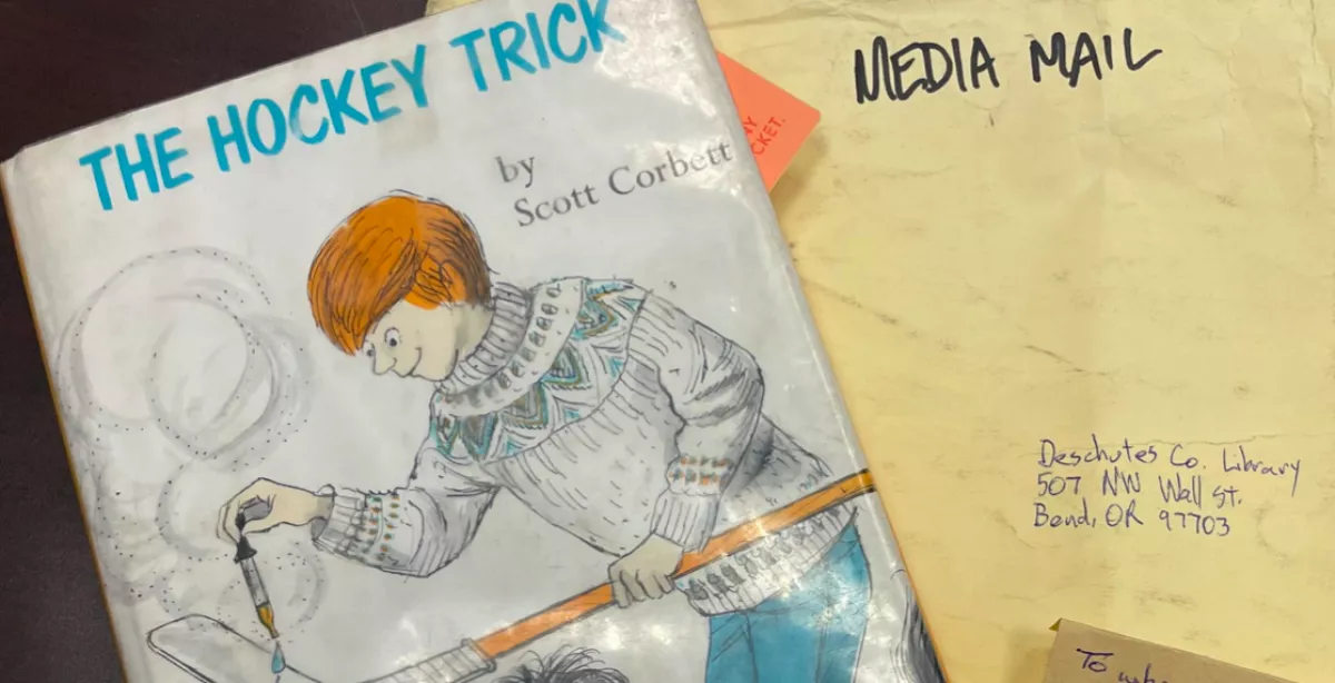 Évtizedek múlva került vissza a könyv a könyvtárba, amit az utolsó oldalon találtak, megdöbbenti a világot - Fotók