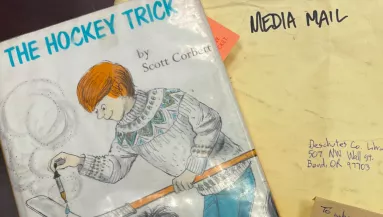 Évtizedek múlva került vissza a könyv a könyvtárba, amit az utolsó oldalon találtak, megdöbbenti a világot - Fotók