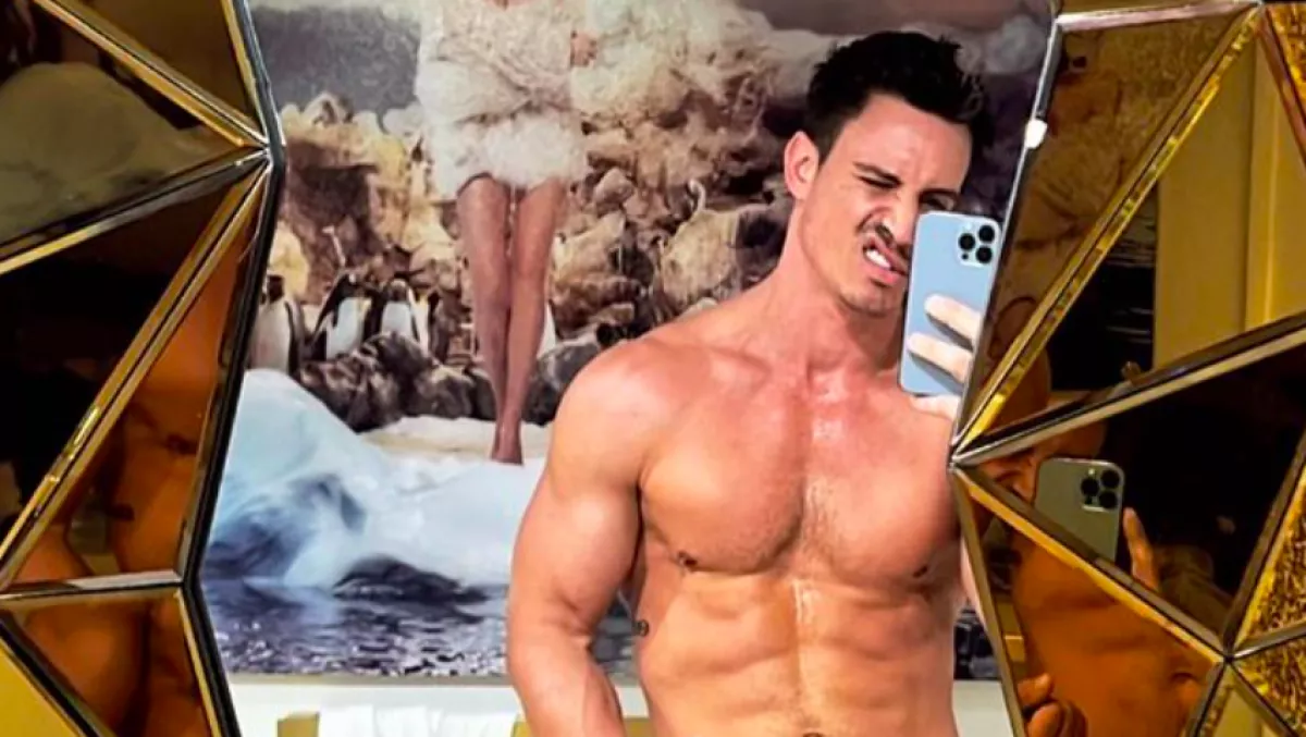 Egy szelfibe halt bele a 35 éves szívtipró - Fotók