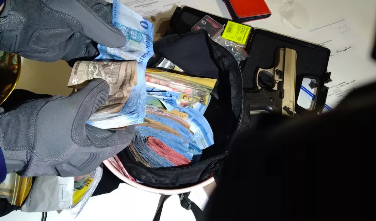 Három testvért is elfogtak, a bizonyítékok egy bevásárlókocsiban se fértek el - Fotók