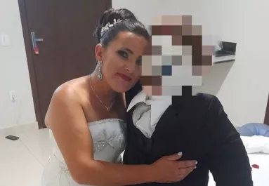 Arcplasztikára vitte férjét a nő, aki egy rongybabához ment hozzá - Fotók