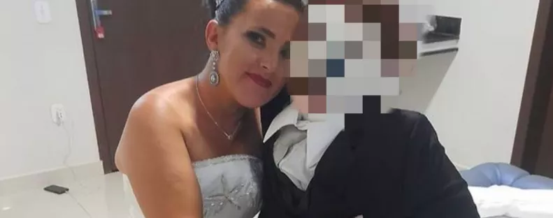 Arcplasztikára vitte férjét a nő, aki egy rongybabához ment hozzá - Fotók