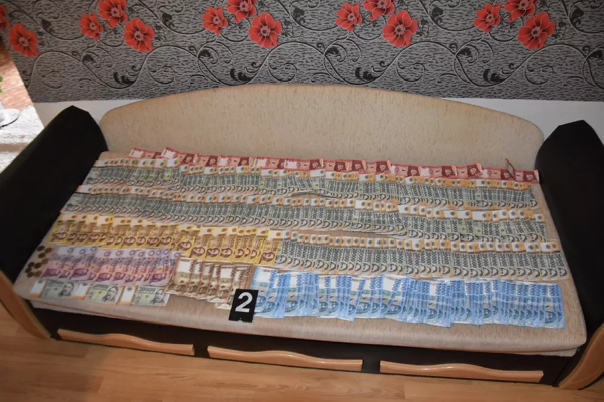 Gyanús lett egy éjszakai gyalogos, miután igazoltatták, már mentek is egy párt őrizetbe venni - Fotók