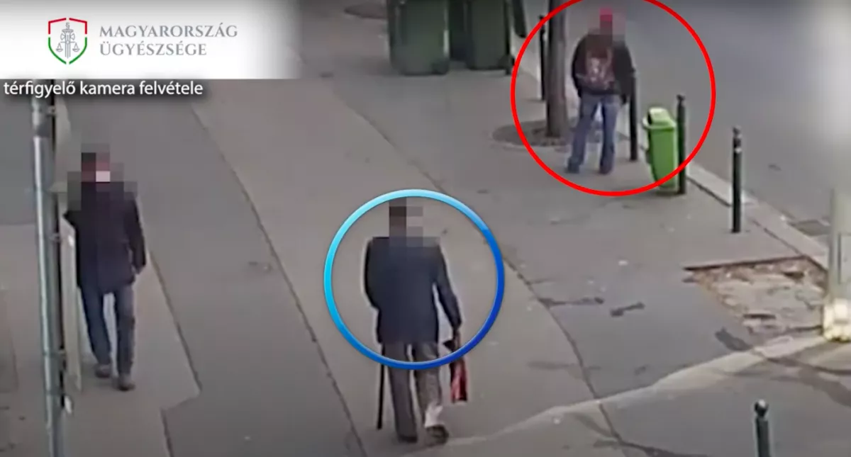 Békésen sétált a 94 éves bácsi a körúton, amikor kiszúrta a férfi, nem sokkal később életveszélyes állapotba került miatta - Videó