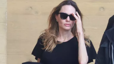 Ez a sármos milliárdos Angelina Jolie új párja - Fotó
