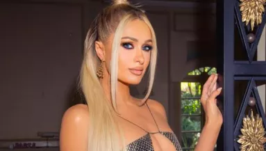 HIhetetlen képeken mutatta meg a gyermekét Paris Hilton