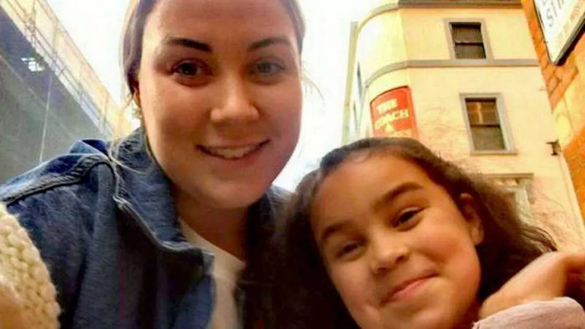 Áradt a bűz a 7 éves kislány kedvenc szoknyájából, sokkot kapott az anyja is, amikor kiderült az oka - Fotók