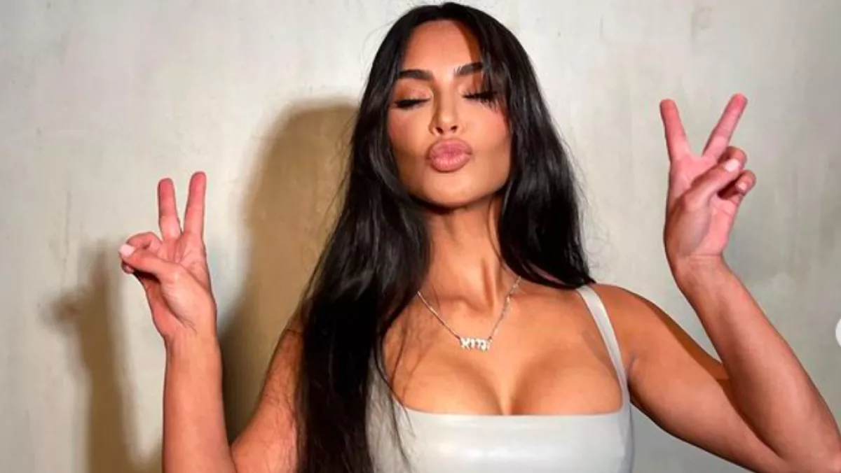 Kim Kardashian az év photoshop bakiját követte el - "Több sebből vérzik ez a test" - Fotók