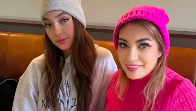 Felperzseli a netet Kiszel Tünde lányának dekoltázsa - Fotók