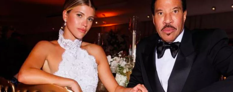 Lionel Richie lányának három Chanel esküvői ruhája felrobbantja a netet - Fotók