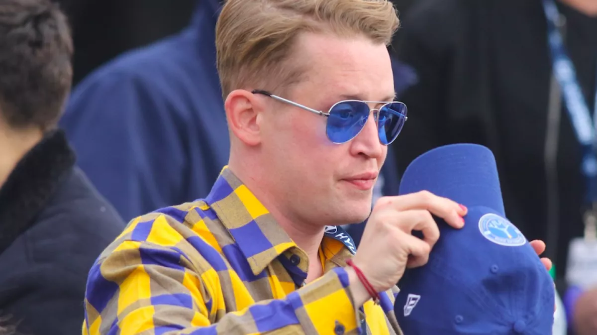 Sokan kiakadtak: sokkoló frizurát vágatott Macaulay Culkin a kétéves fiának - Fotók