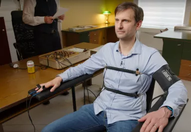 Gyilkos indulatok vannak Simon Kornélban - Hazugságvizsgálaton járt a színész - Videó