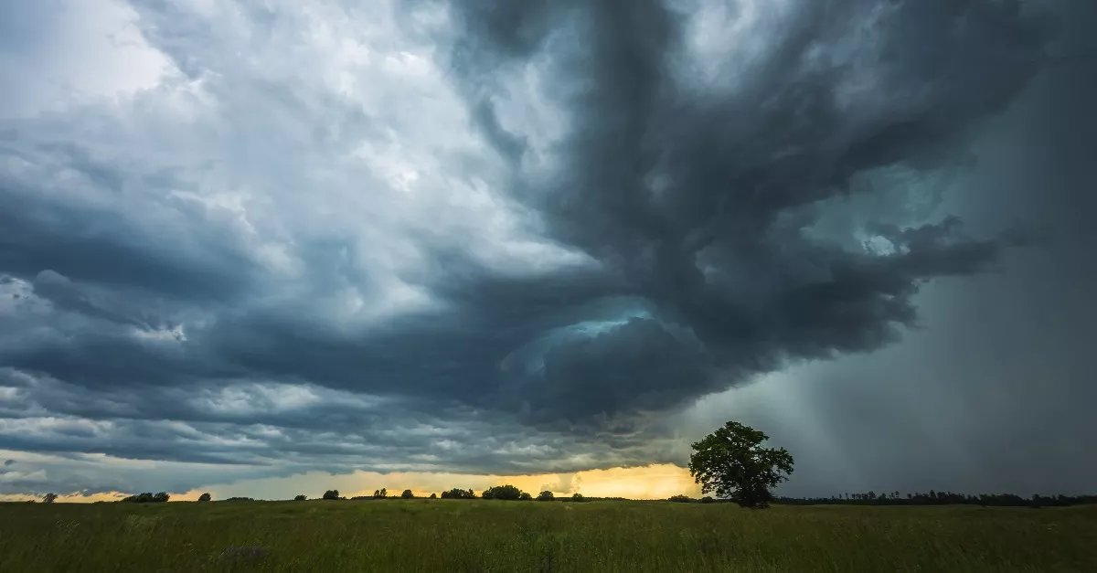 Narancssárga riasztást is kiadtak: ezt a 13 vármegyét mossa el ma az eső