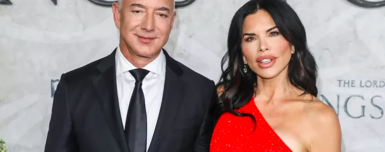 Bikiniben pucsítva, a 174 milliárdos jachtjukon fotózták le Amazon-milliárdos nejét - Fotók