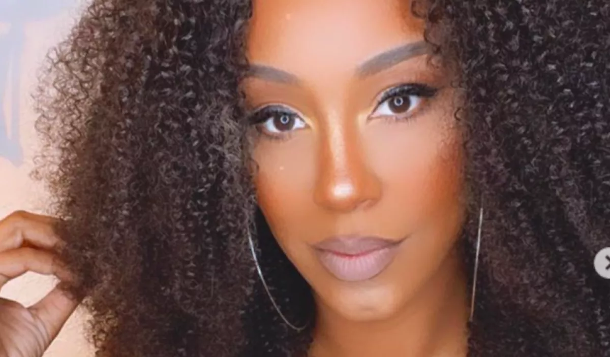 Gyors és olcsó frizurát akart ez a nő, sokkot kapott, amikor meglátta magát - Videó