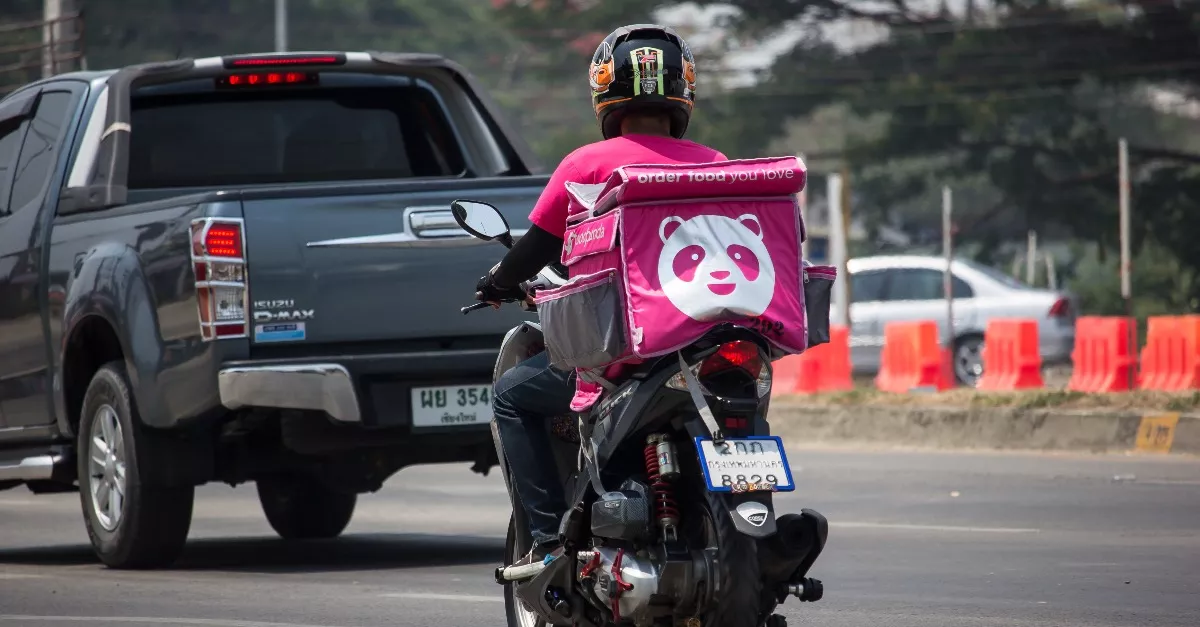 20 éve nem látta: az ételfutár a lányához vitt rendelést - szívszorító, ami történt