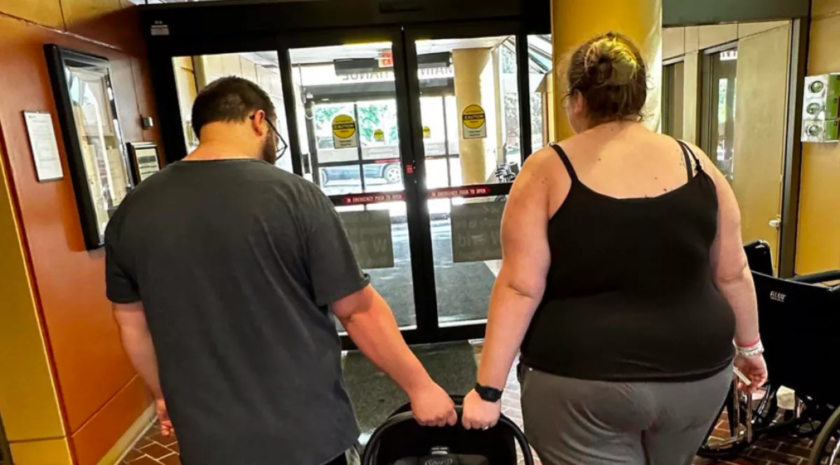 Egypetéjű ikertestvérét látogatta meg a nő a kórházban: az orvosokat is meglepte, ami ott történt - Fotók