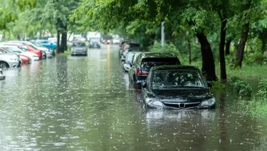 Frissítették: 8 vármegyére adtak ki narancssárga riasztást, leszakad az ég