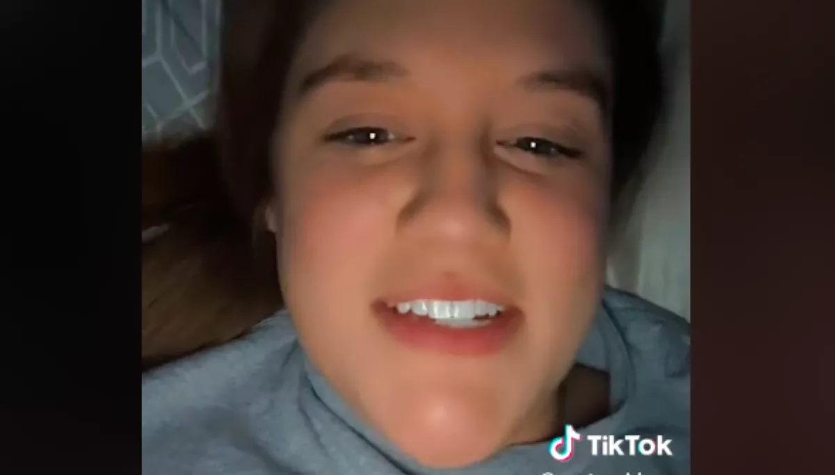 Totál kiborult a nő, amikor meglátta, mit művel a férje éjszaka - Videó