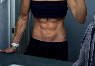 "Nagyon csúnya ez a test!" - Friss fotója alatt estek neki Polgár Krisztának - Fotó