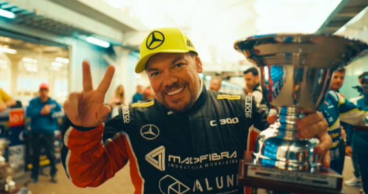 Kullancs csípte meg őket: elhunyt az autóversenyző és a barátnője