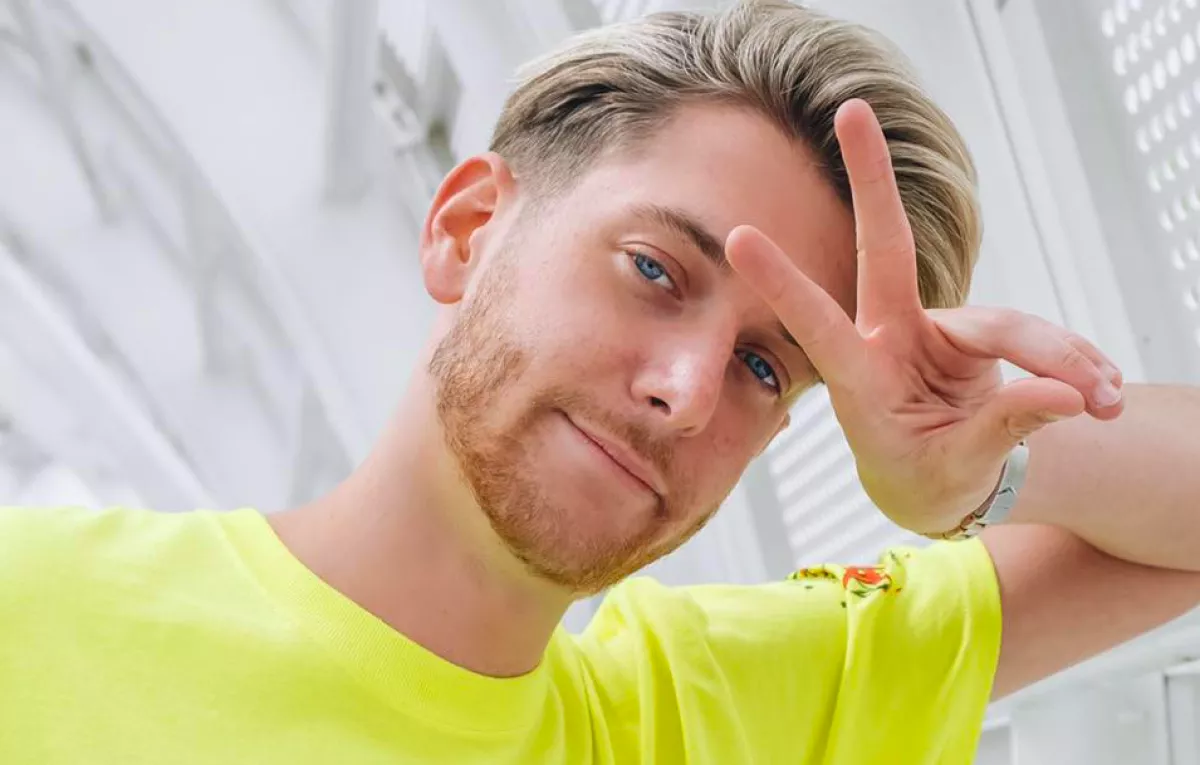 Farmert rendelt a srác a neten: sztár lett, amikor kiposztolta, mit kapott - Fotók