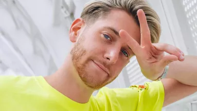 Farmert rendelt a srác a neten: sztár lett, amikor kiposztolta, mit kapott - Fotók