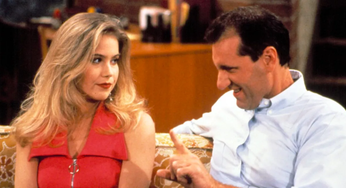 Már állni sem tud: megrázó képek a Rém rendes család Kelly Bundy-járól - Fotók