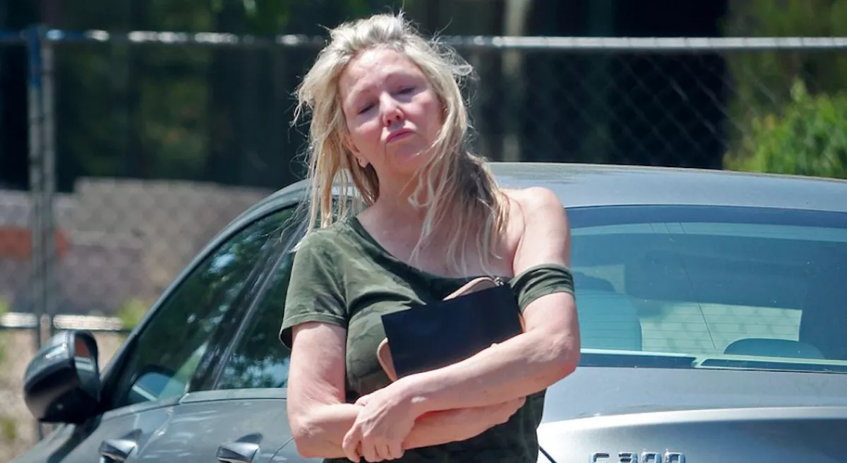 Aggasztó képek készültek: támolygott, grimaszolt, magában beszélt Heather Locklear