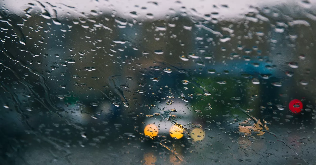 12 vármegyére frissítették a riasztást: jéggel és felhőszakadással érkeznek a viharok