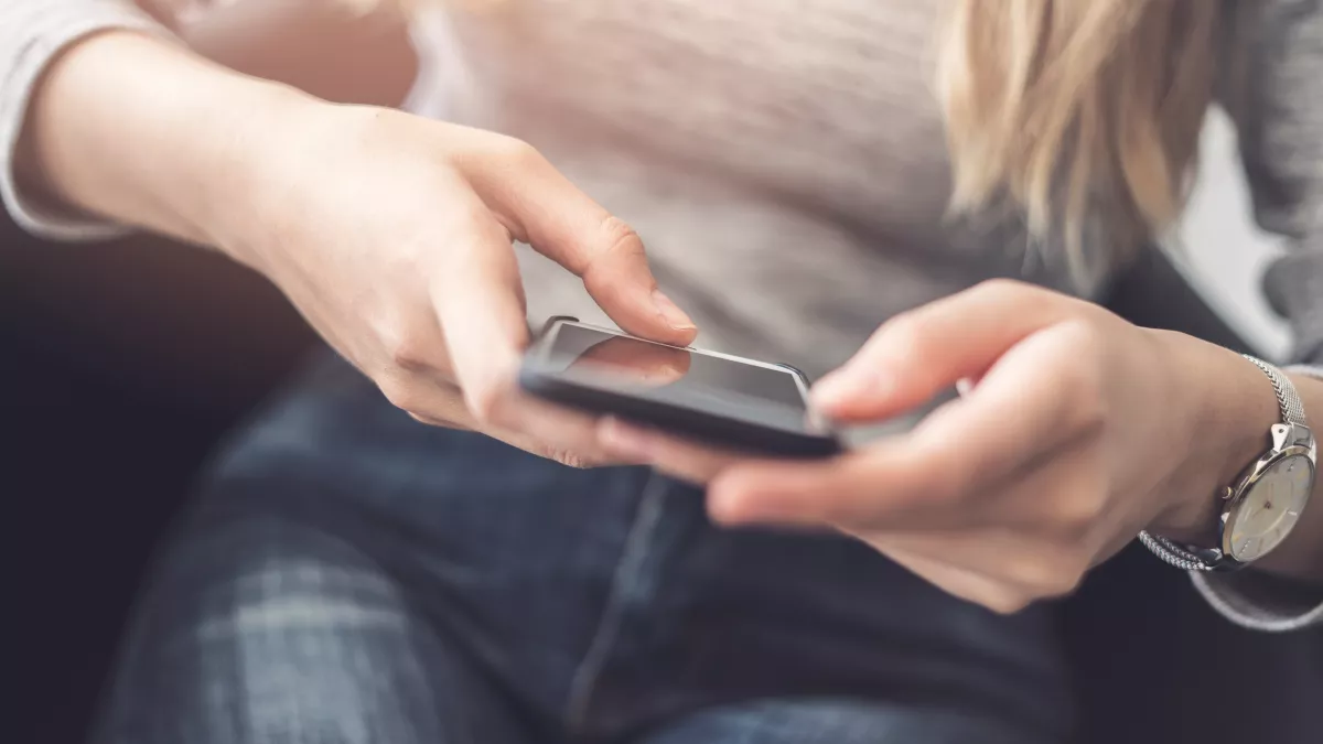 Biztonsági kamerát szereltetett a hálószobájába a 23 éves lány: sokkolta, amit azon keresztül látott - Fotó