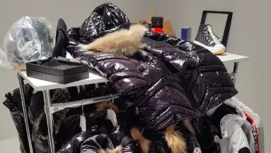 Rolex, Gucci, Philipp Plein,... - Vettél ilyen cuccokat itt? A NAV-nak van egy rossz híre - Fotók