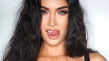 Bugyi nélkül posztolt Megan Foxról a tetováló: eltűntették a szerelmi tetkóját - Fotók